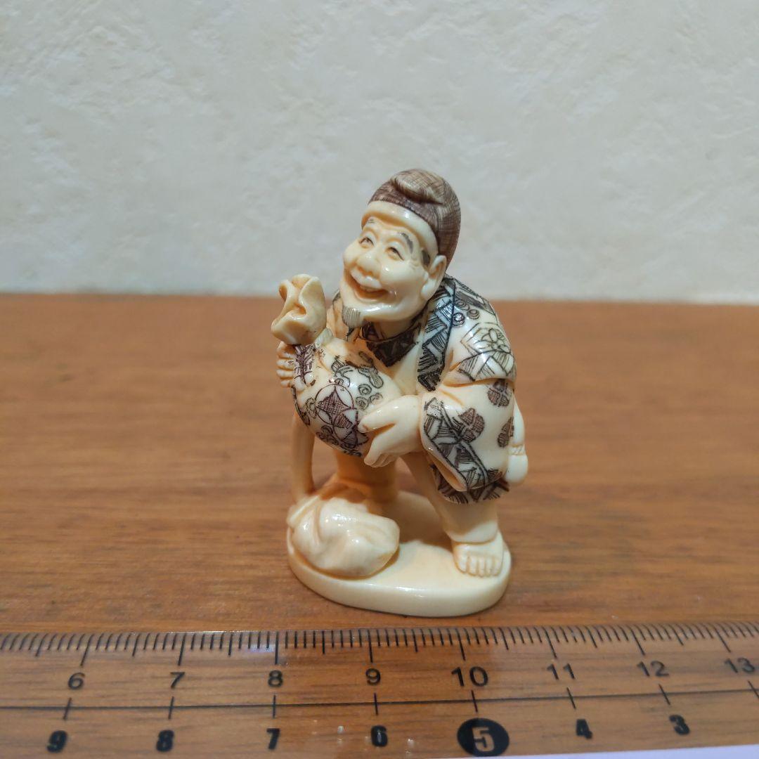 時代提物 人物根付 天然素材 在銘【宝探し】高5cm 重22ｇ縁起物 幸運の兆し