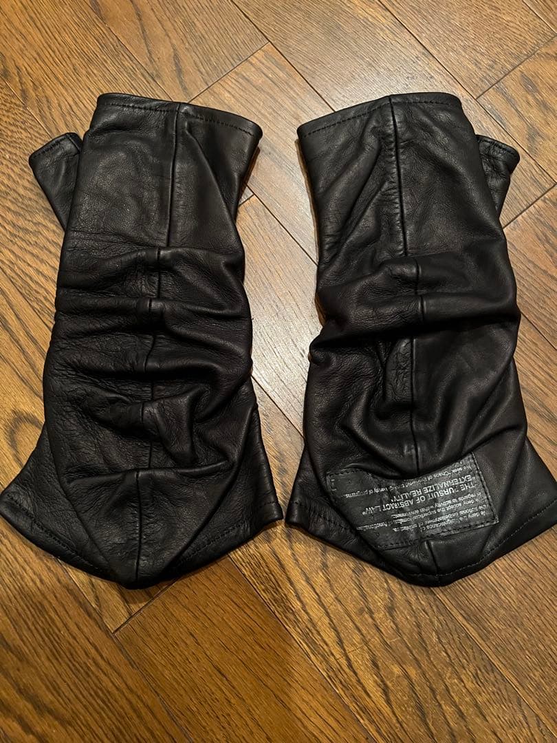 黒のレザー指なし手袋