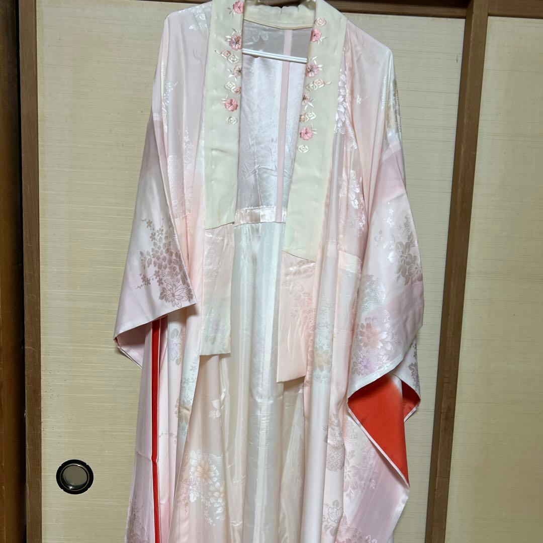 ♡大人おしゃれ！黒地に雪輪模様のお振袖♡