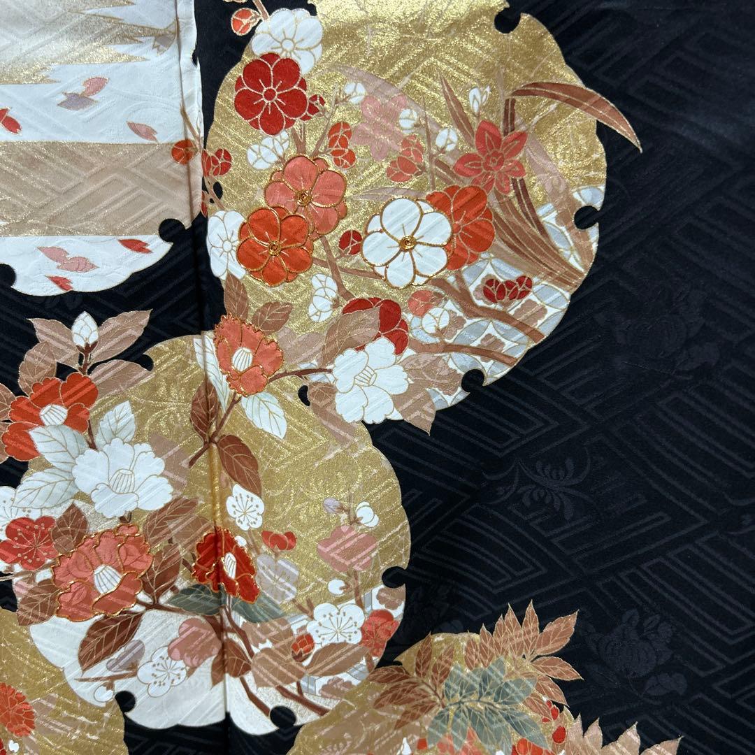 ♡大人おしゃれ！黒地に雪輪模様のお振袖♡