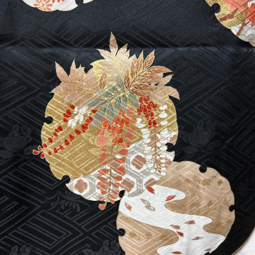 ♡大人おしゃれ！黒地に雪輪模様のお振袖♡