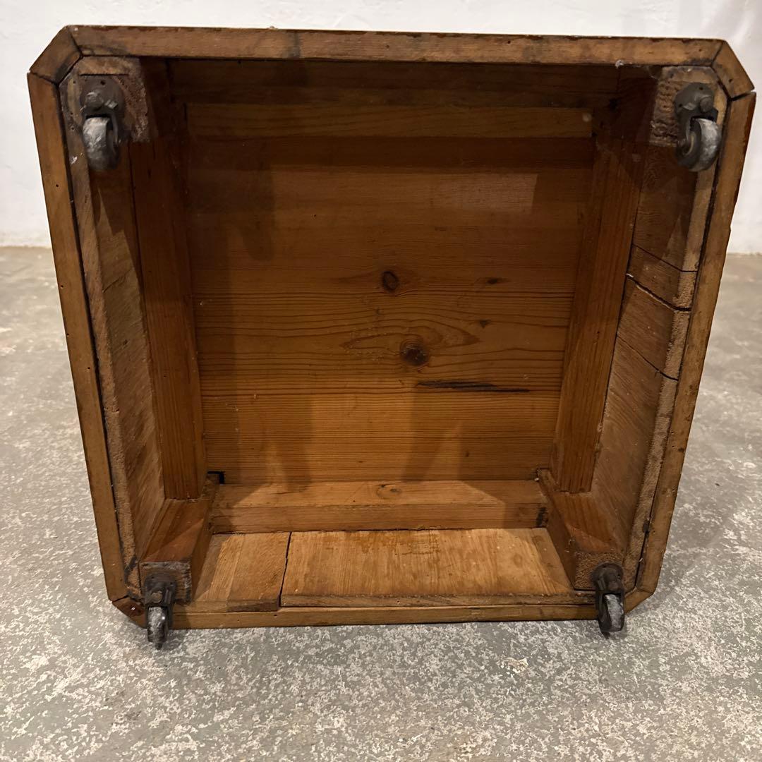 ビンテージ　サイドテーブル　ベッドサイドテーブル　フランス