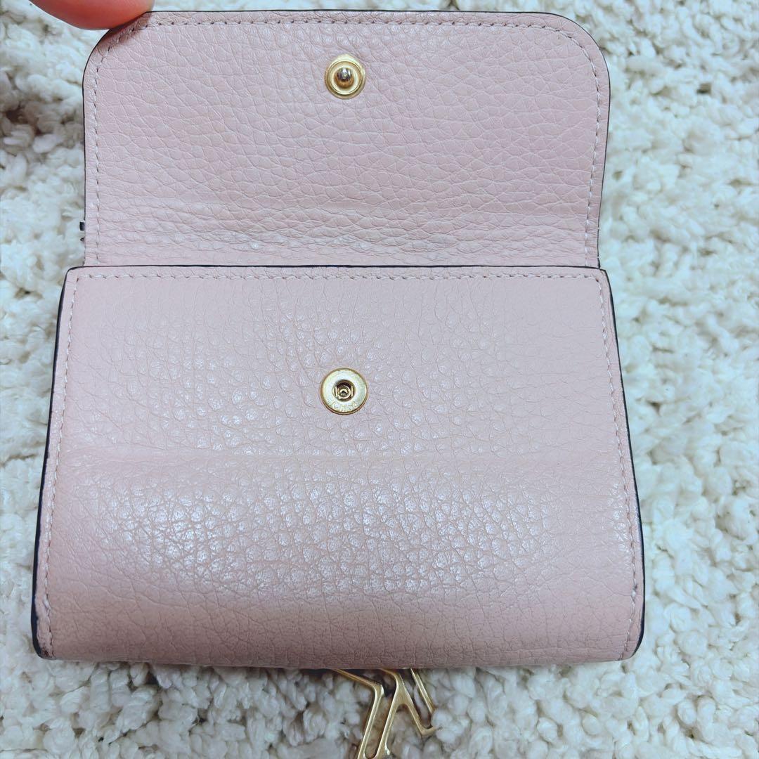 クロエ スモールトリフォールド ウォレット アルファベット 三つ折り財布 ピンク