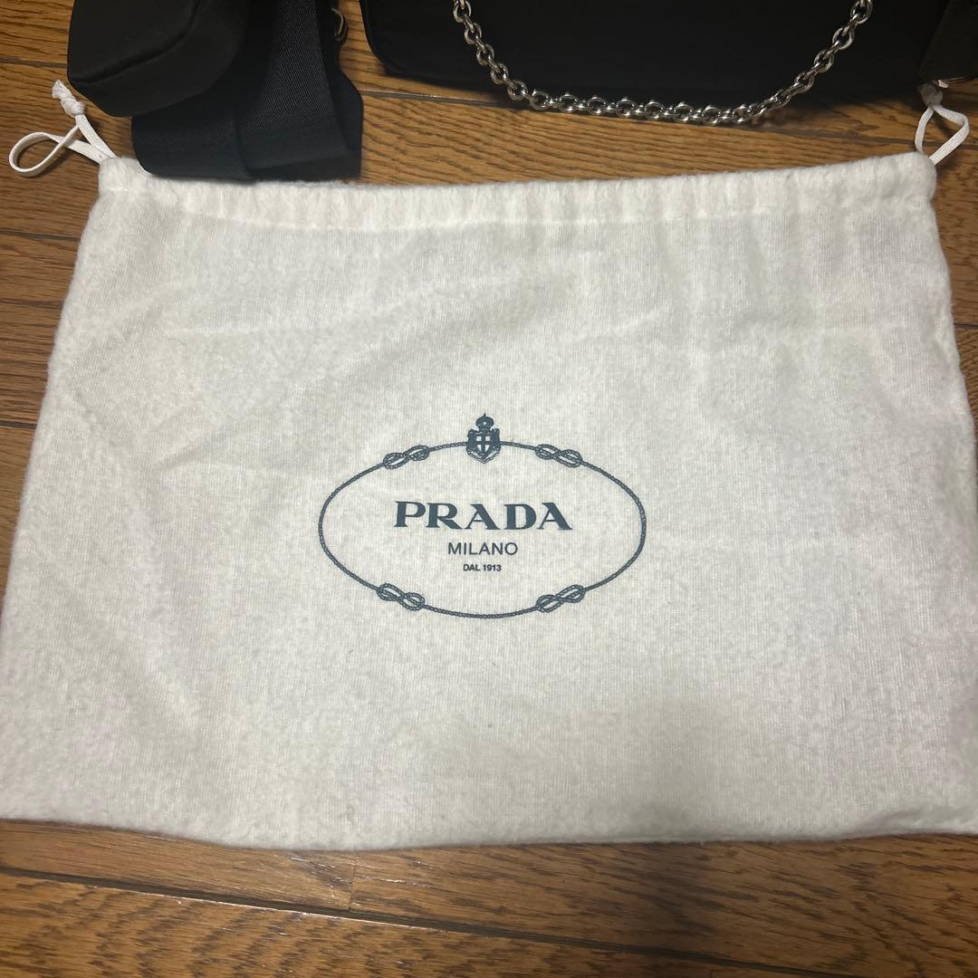 PRADA re-edition ブラック ショルダーバッグ