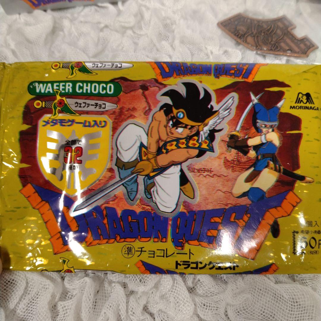 まー　メタルグッズ箱付きとウェファーチョコの袋