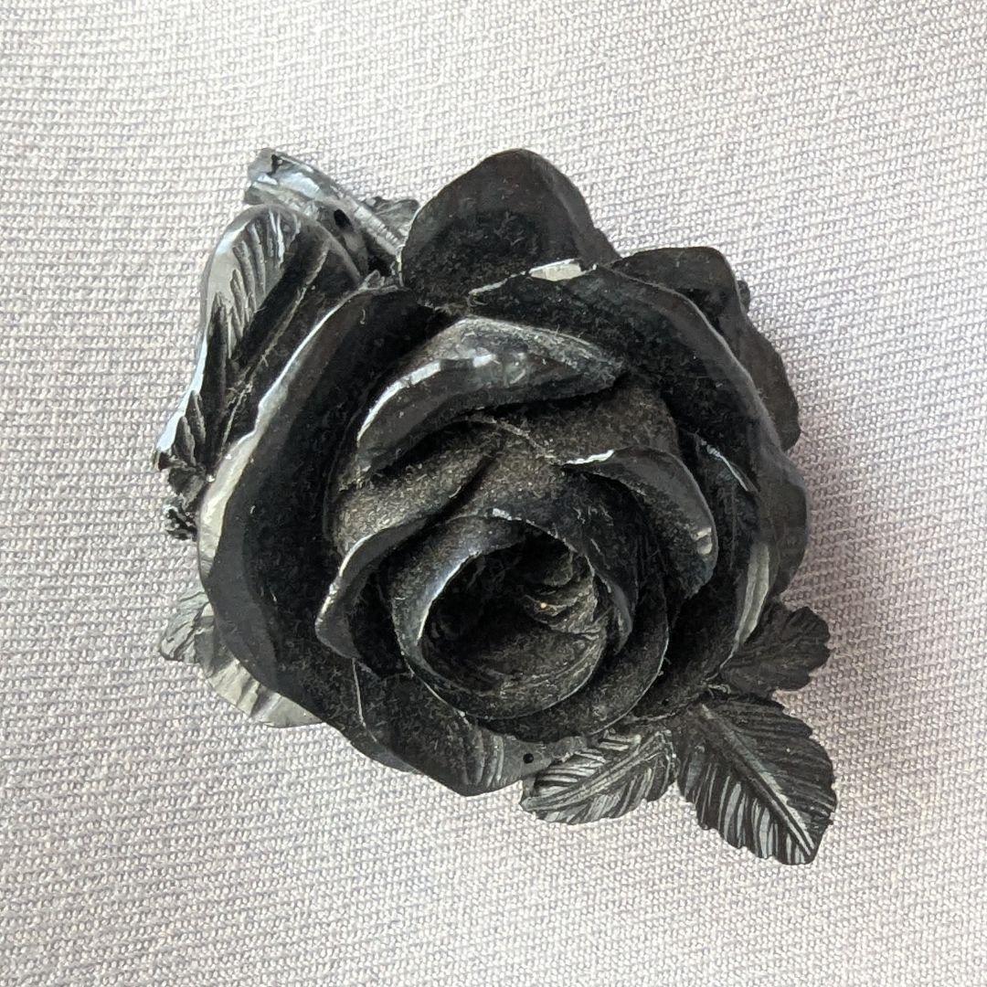 アキオモリ・デザイン薔薇ブローチ