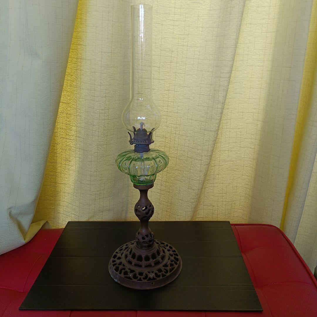 装飾的な緑色ガラスオイルランプ