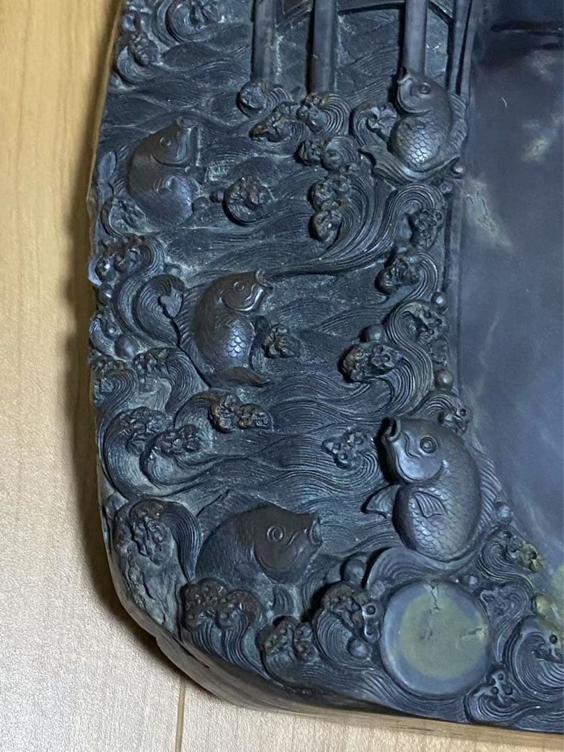 中国端溪硯石眼硯老坑龍魚彫文房四宝 年代物32cmx32x7.9cm重 10kg