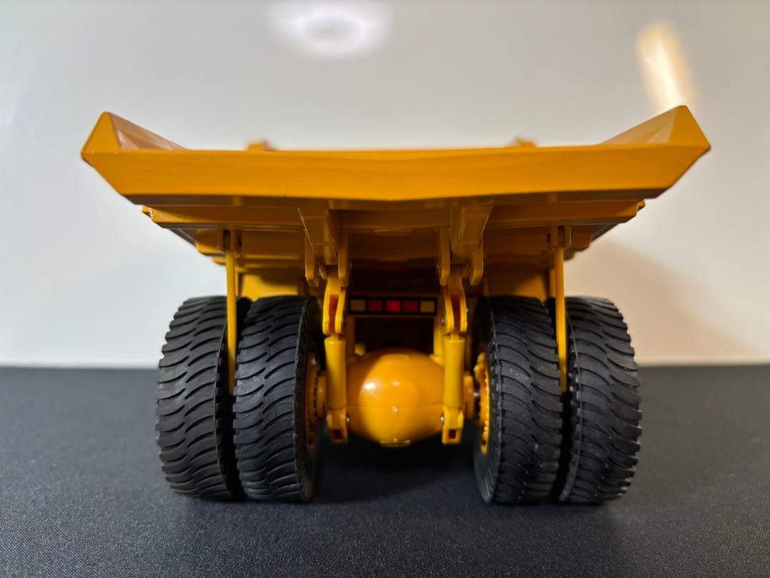 コマツHD785-5 & CAT 992C ホイールローダー