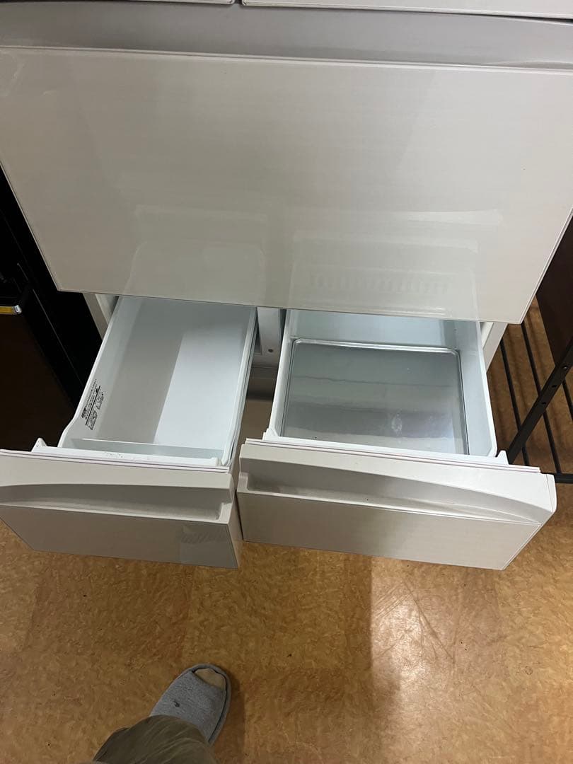 東芝 TOSHIBA 6枚扉冷蔵庫　ガラストップ