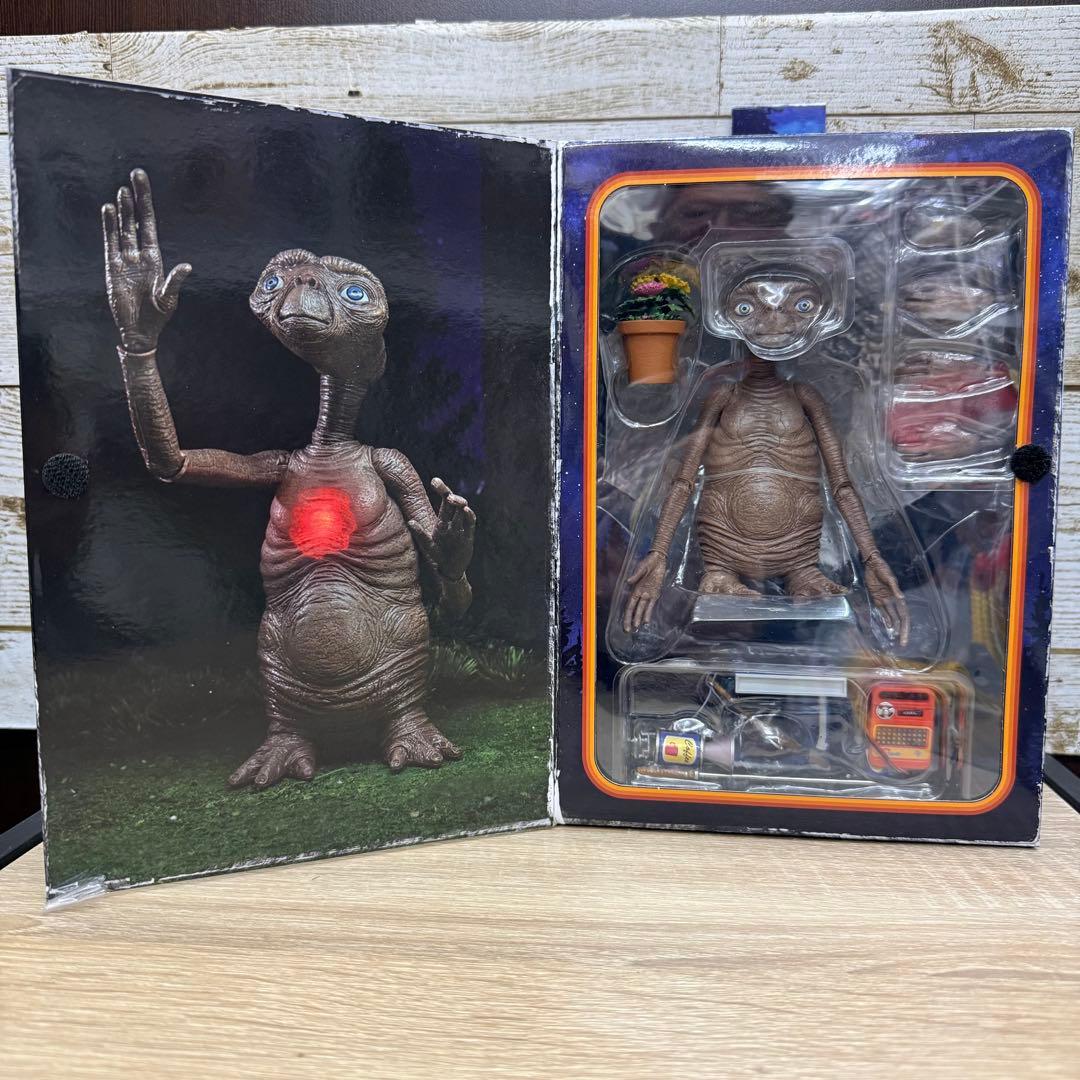 DELUXE ULTIMATE E.T. フィギュア