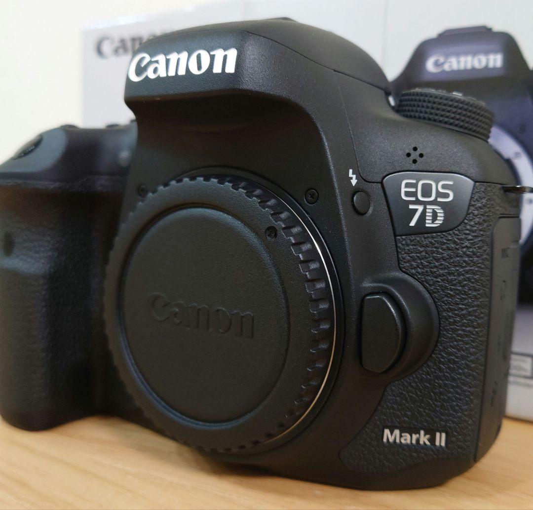 ［値下］Canon EOS 7D Mark II ボディ バッテリーグリップ付