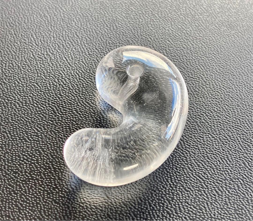 究極品質　超希少幻の銘石　現代に蘇った伝説の国産水晶　山梨黒平鉱山産水晶の勾玉