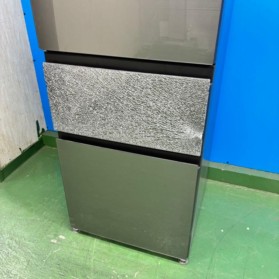 540東芝 024年製 大型冷蔵庫 ガラス割れあり 完動品　300L強　自動製氷