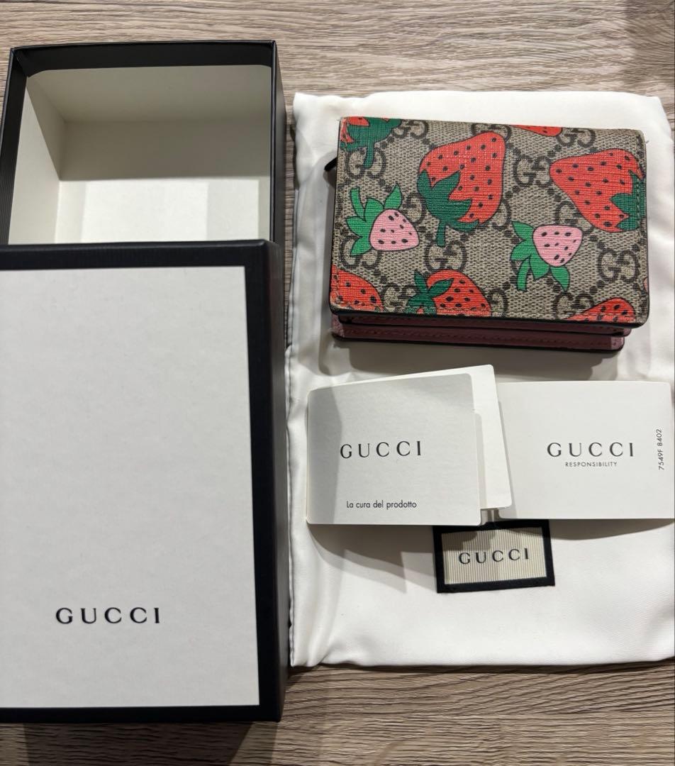 GUCCI いちご柄 二つ折り財布