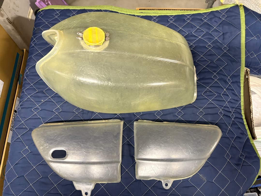 専用　GT380後期　未使用品イチパチクリアタンク、サイドカバーセット