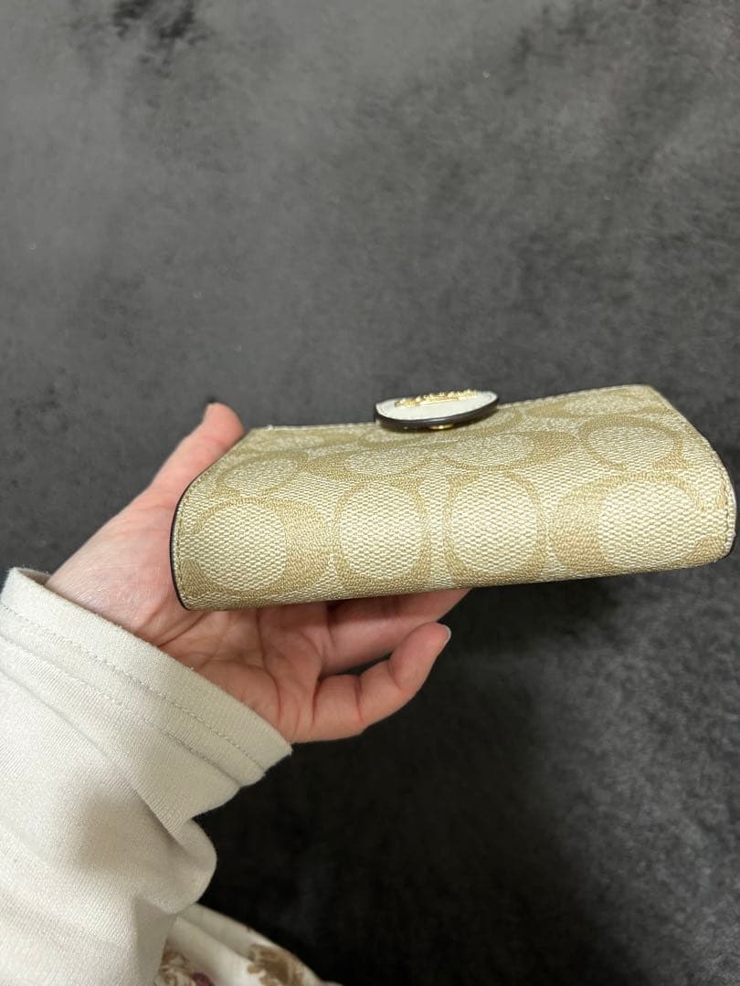 【即日発送・新品未使用】COACH 二つ折り財布 ベージュ