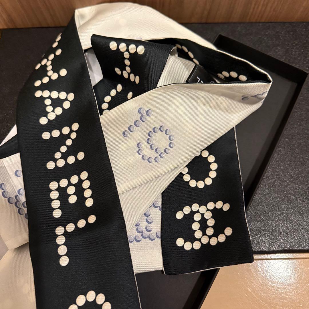 25C CHANELヘアバンド スカーフ シルク ブラック×ホワイト