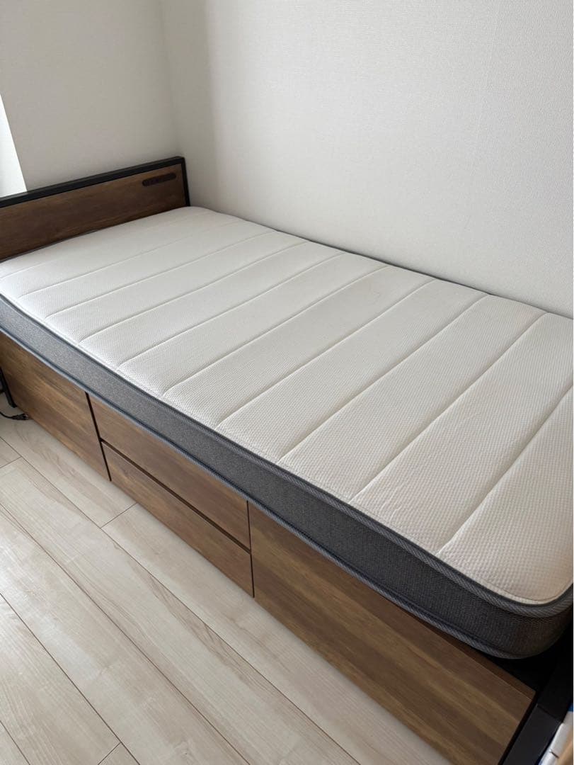 コンセント収納付きシングルベッドフレーム　ニトリ　マットレスセット　家財便不可