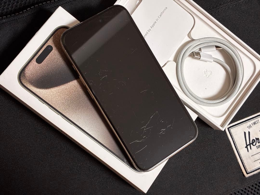 Apple iPhone 15 Pro ナチュラルチタニウム バッテリー87%