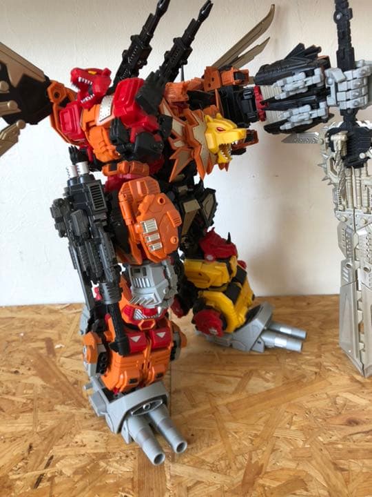 MMC製 トランスフォーマー似　 プレダキング