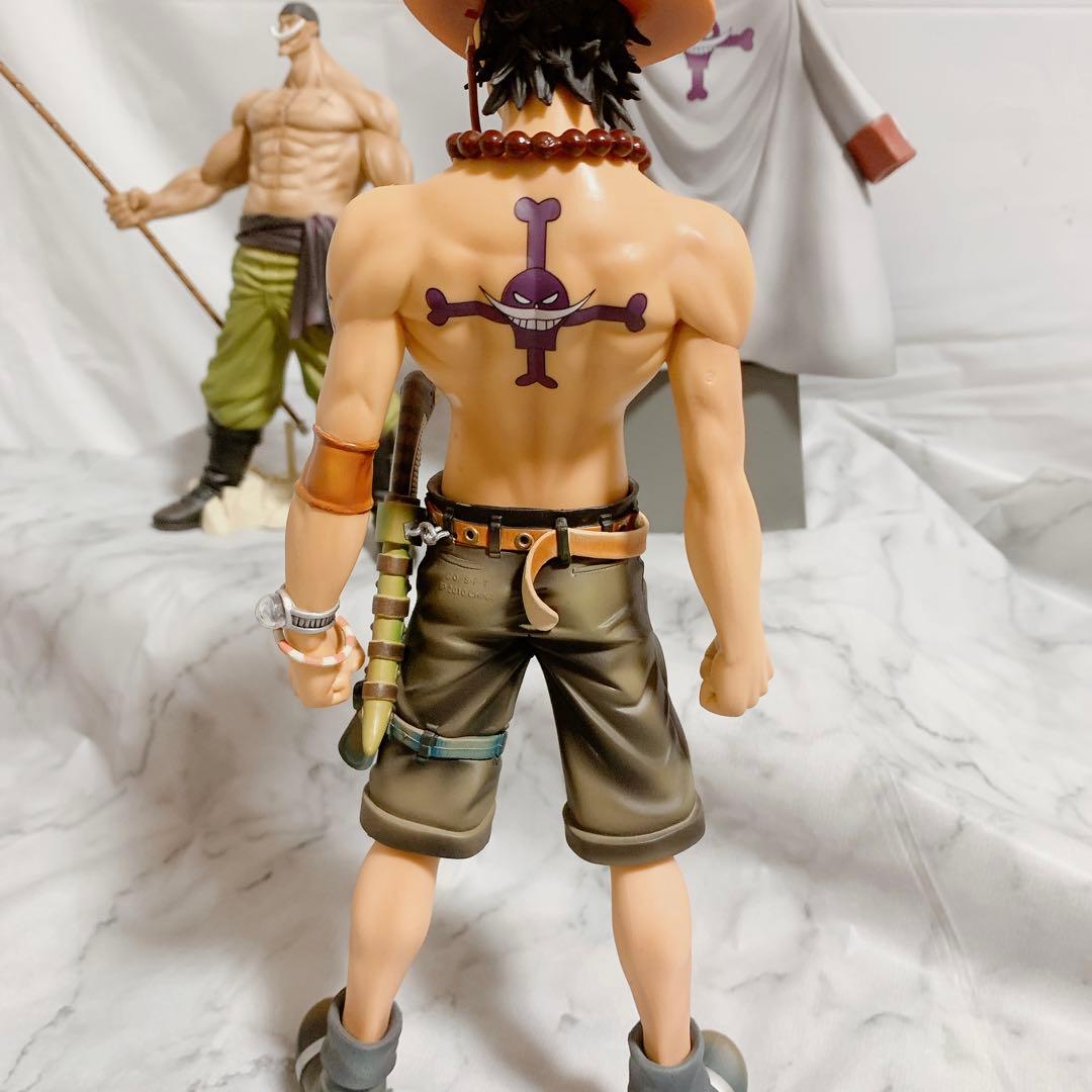 ONEPIECE ワンピース　フィギュア　白ヒゲ　エース　ルフィ　兄弟　墓