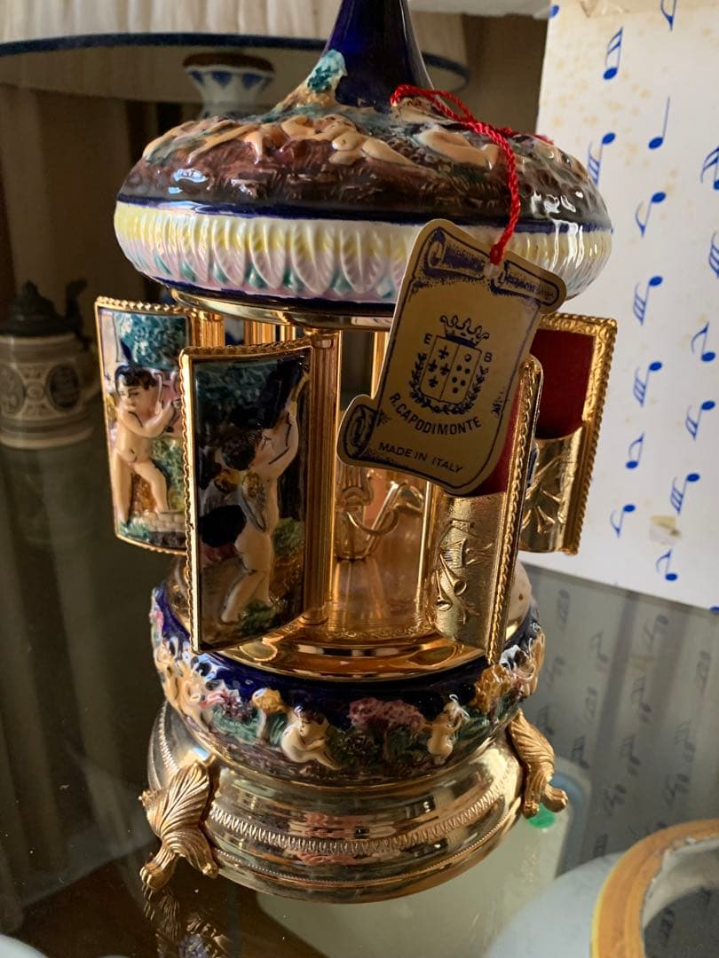 イタリアビンテージ　リュージュカポテモンテ陶器シュガーオルゴール