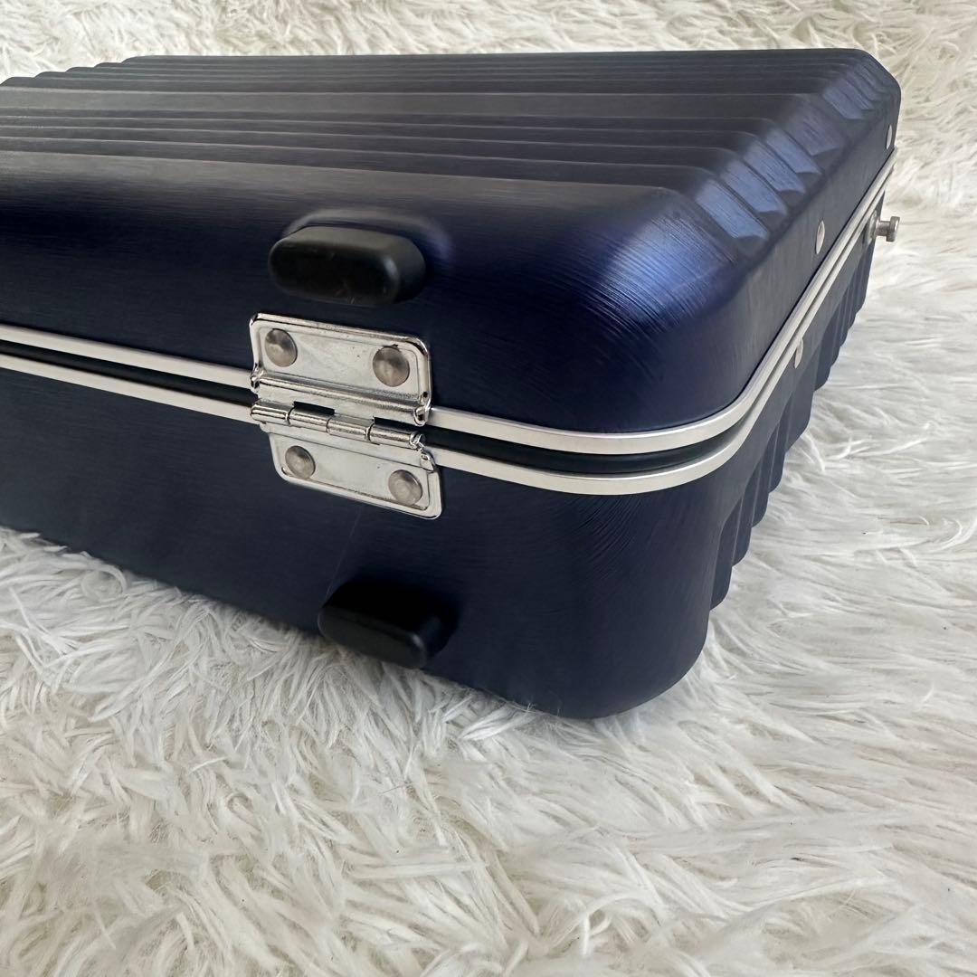 【最終価格美品】レジェンドウォーカーアタッシュケース6604-42ネイビー鍵付