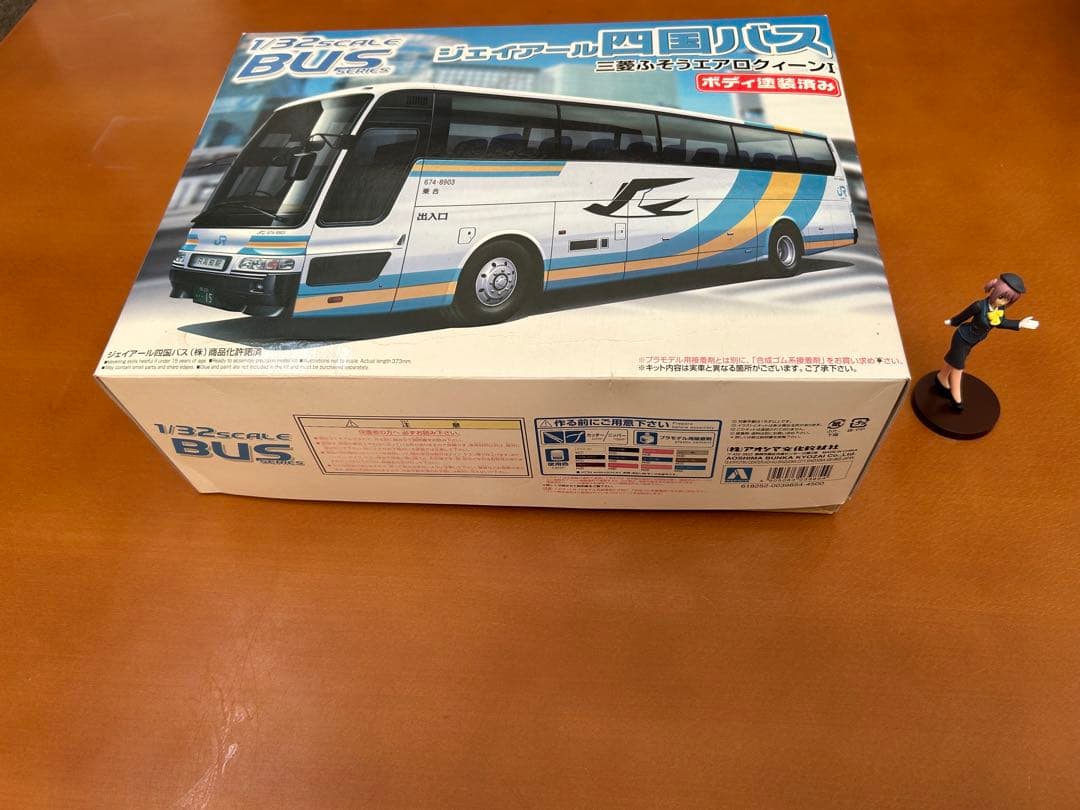 1/32 ジェイアール四国バス プラモデルボディ塗装済　+バスガールおまけ
