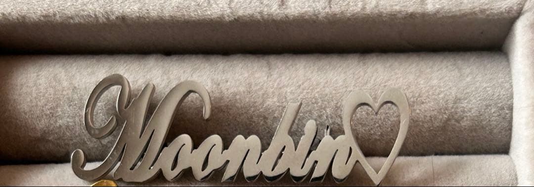 おまとめ中ASTROムンビンネームブローチ