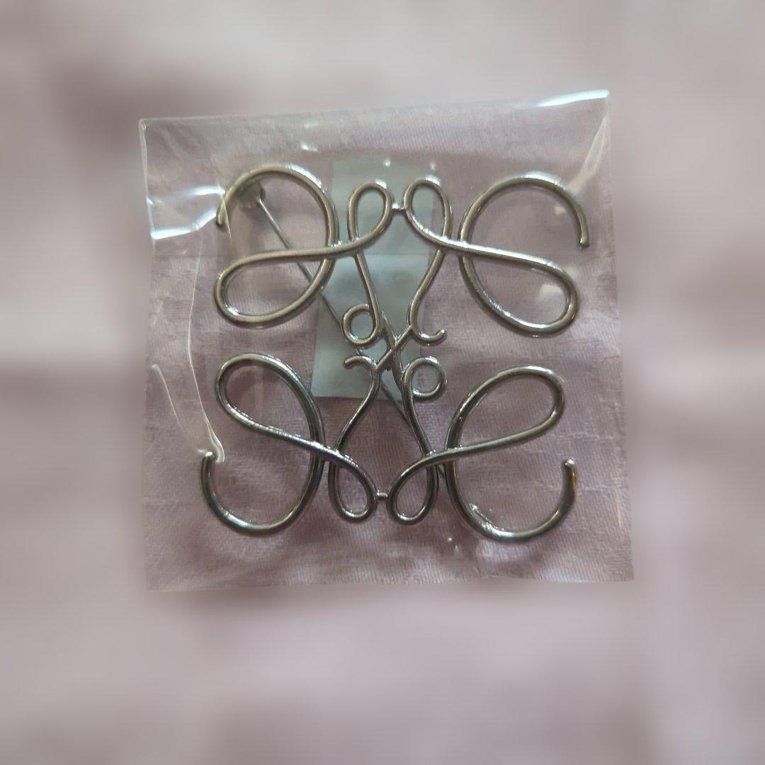 ロエベ スワールデザイン シルバーメタルブローチ