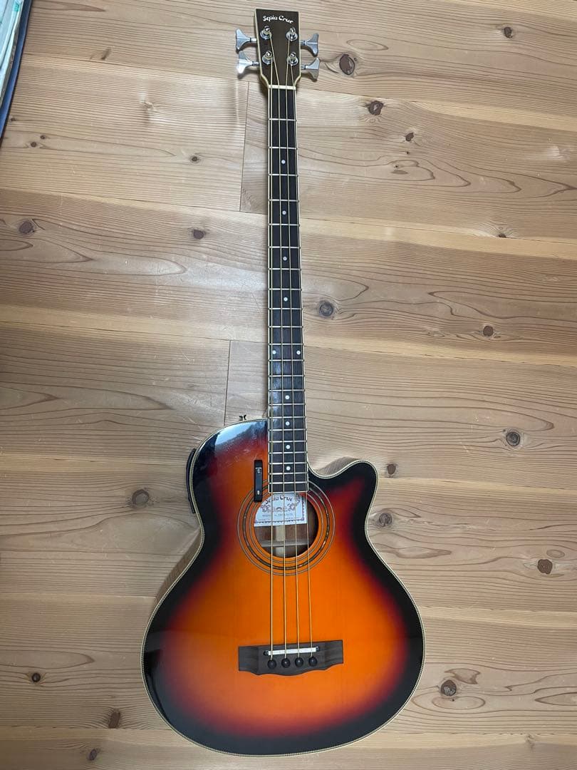 Sepia Crueアコースティックベース サンバースト