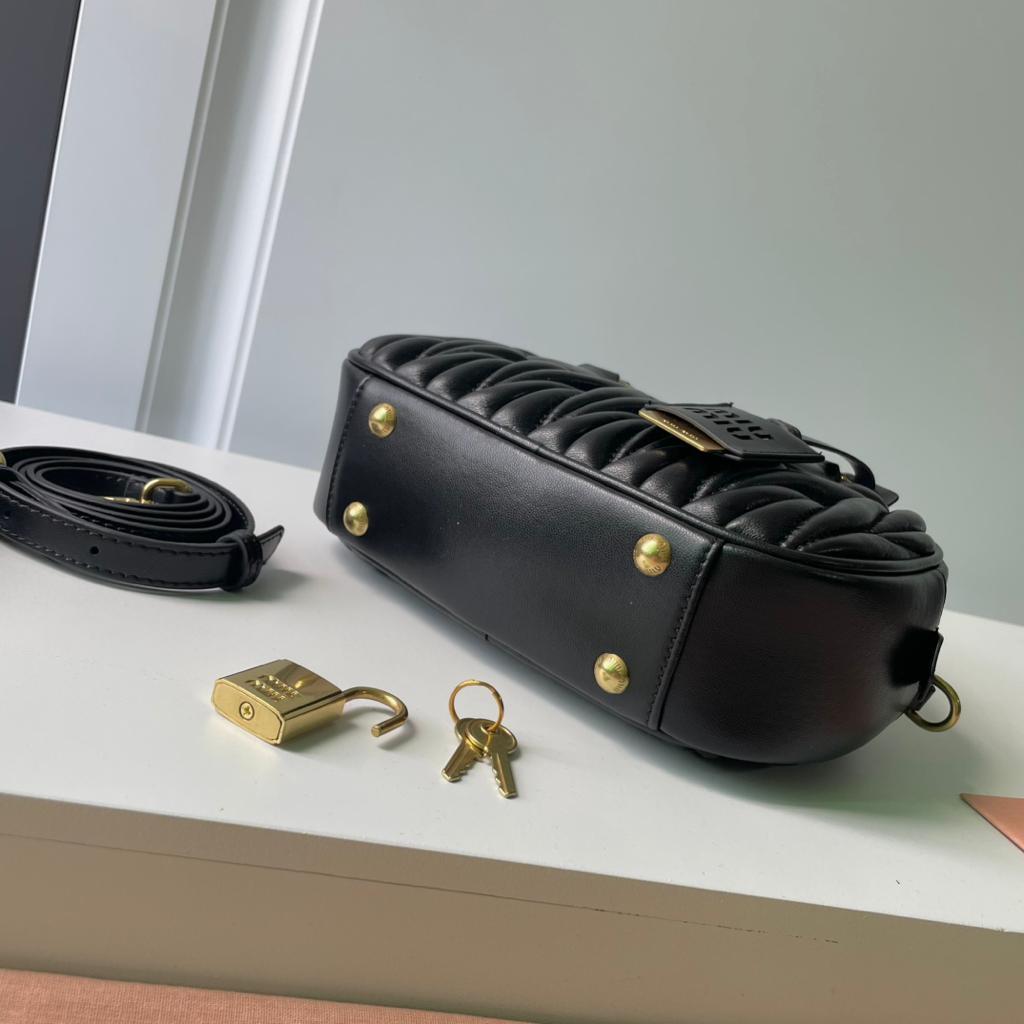 早い者勝ち ブラック キルティングポーチ