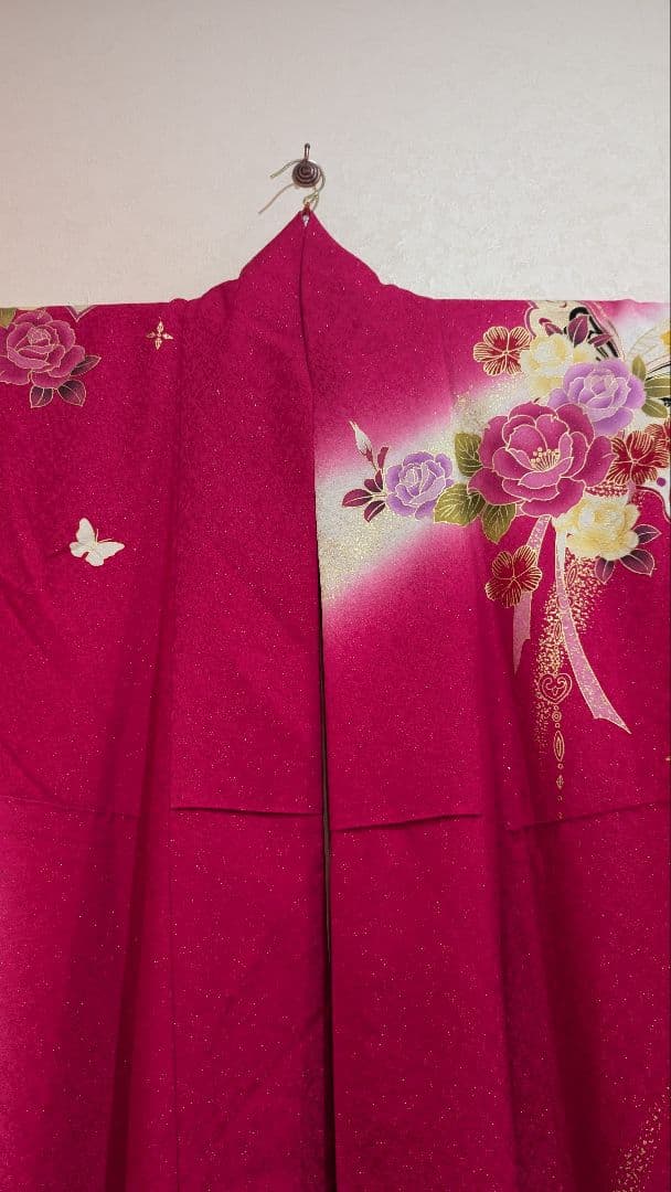 【美品】ピンク地に花や蝶の柄•振袖•Ｌサイズ