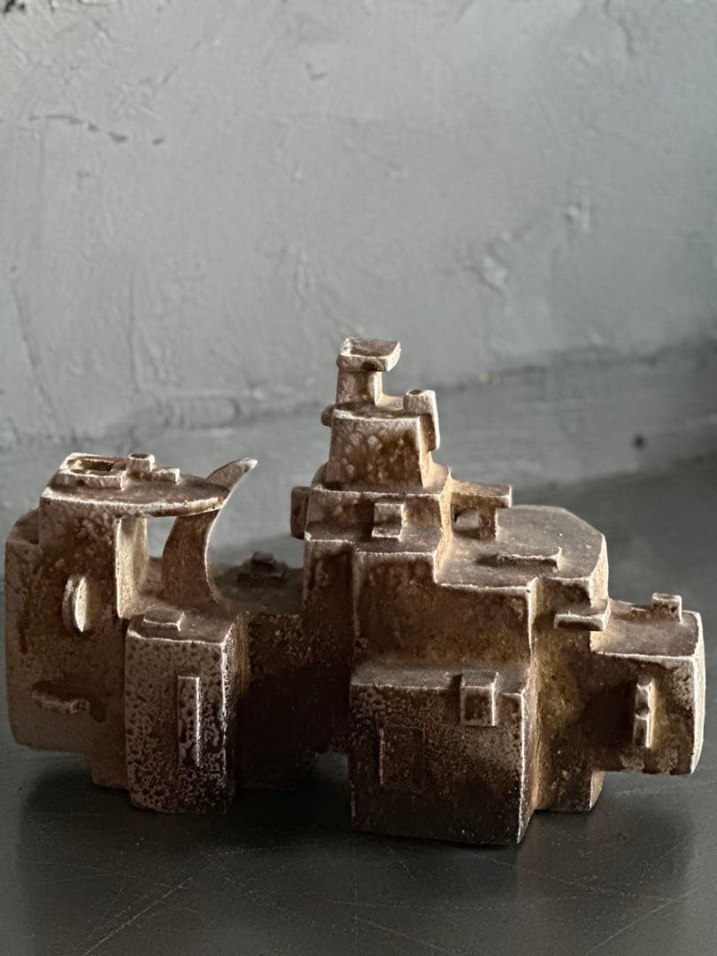 瞬間的お値下げ‼️作家物陶器　花瓶　抽象的陶器彫刻 茶色と白