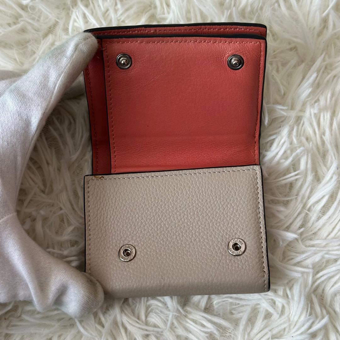 ロエベ アナグラム バーティカルウォレット 三つ折り財布 レザー ベージュ