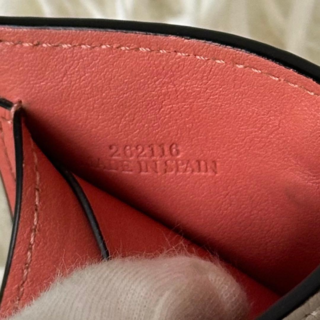 ロエベ アナグラム バーティカルウォレット 三つ折り財布 レザー ベージュ