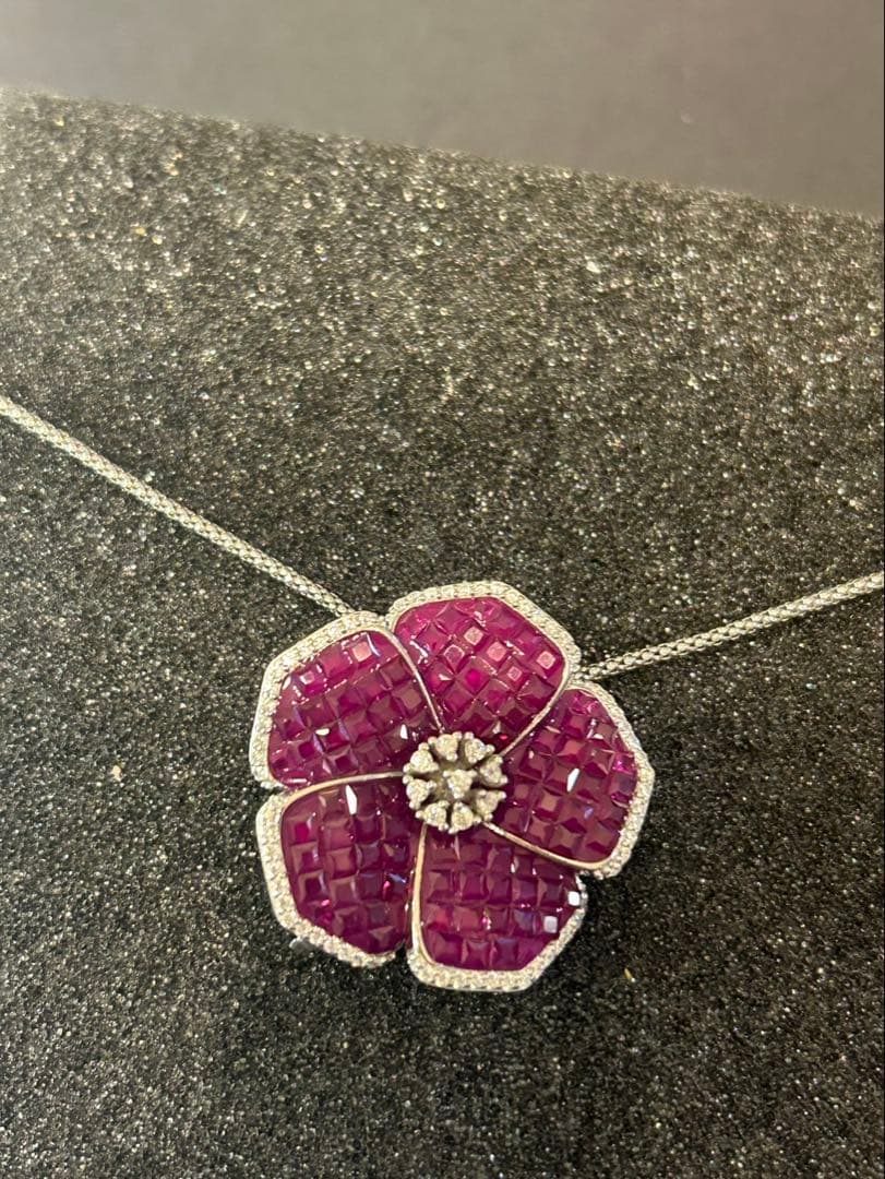 ハートちゃん❣️ミステリーセッティングルビーブローチ