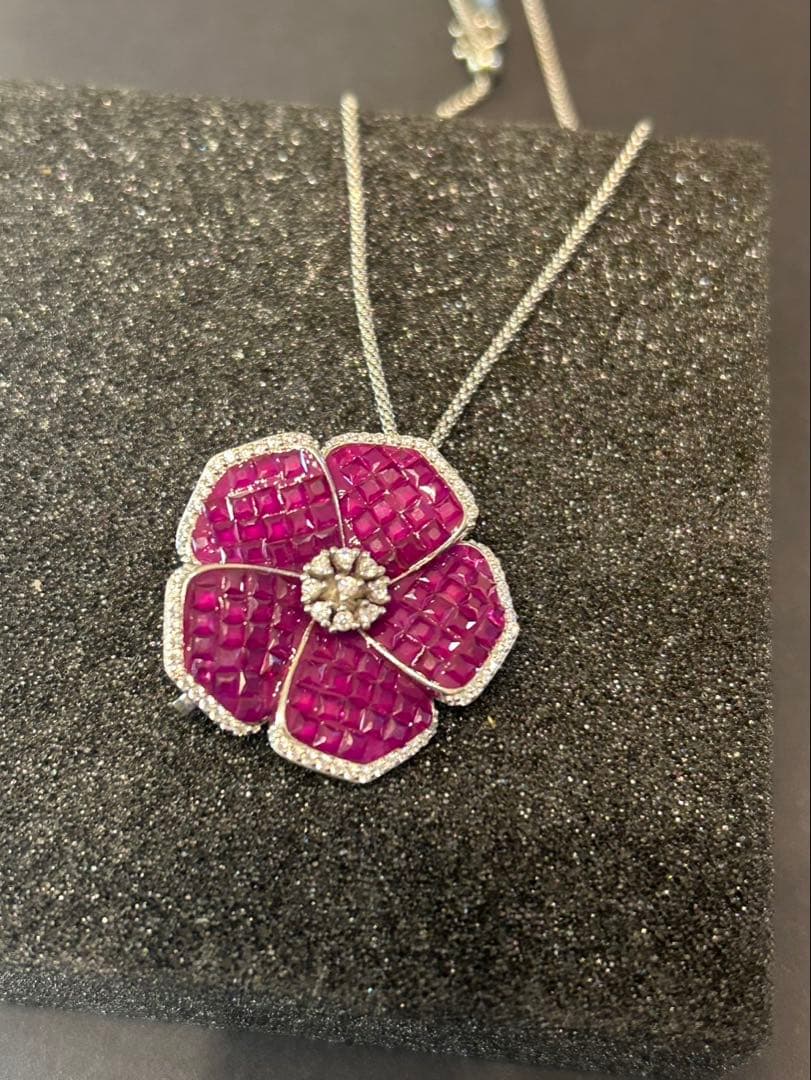 ハートちゃん❣️ミステリーセッティングルビーブローチ