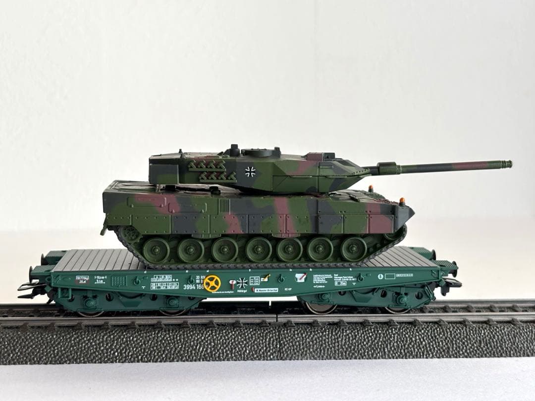 新品　メルクリン　ドイツ軍　レオパルド　2A6 戦車　運搬車　ラスト1両‼️