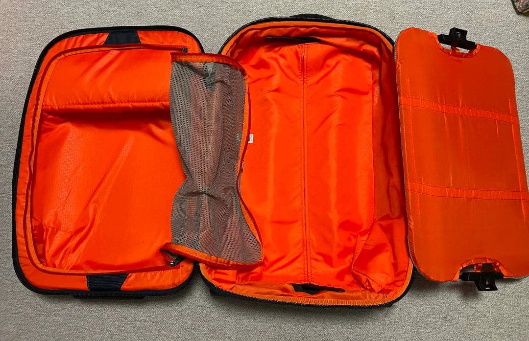 Thule キャリーケース S 機内持込可 3〜5泊用 ネイビー