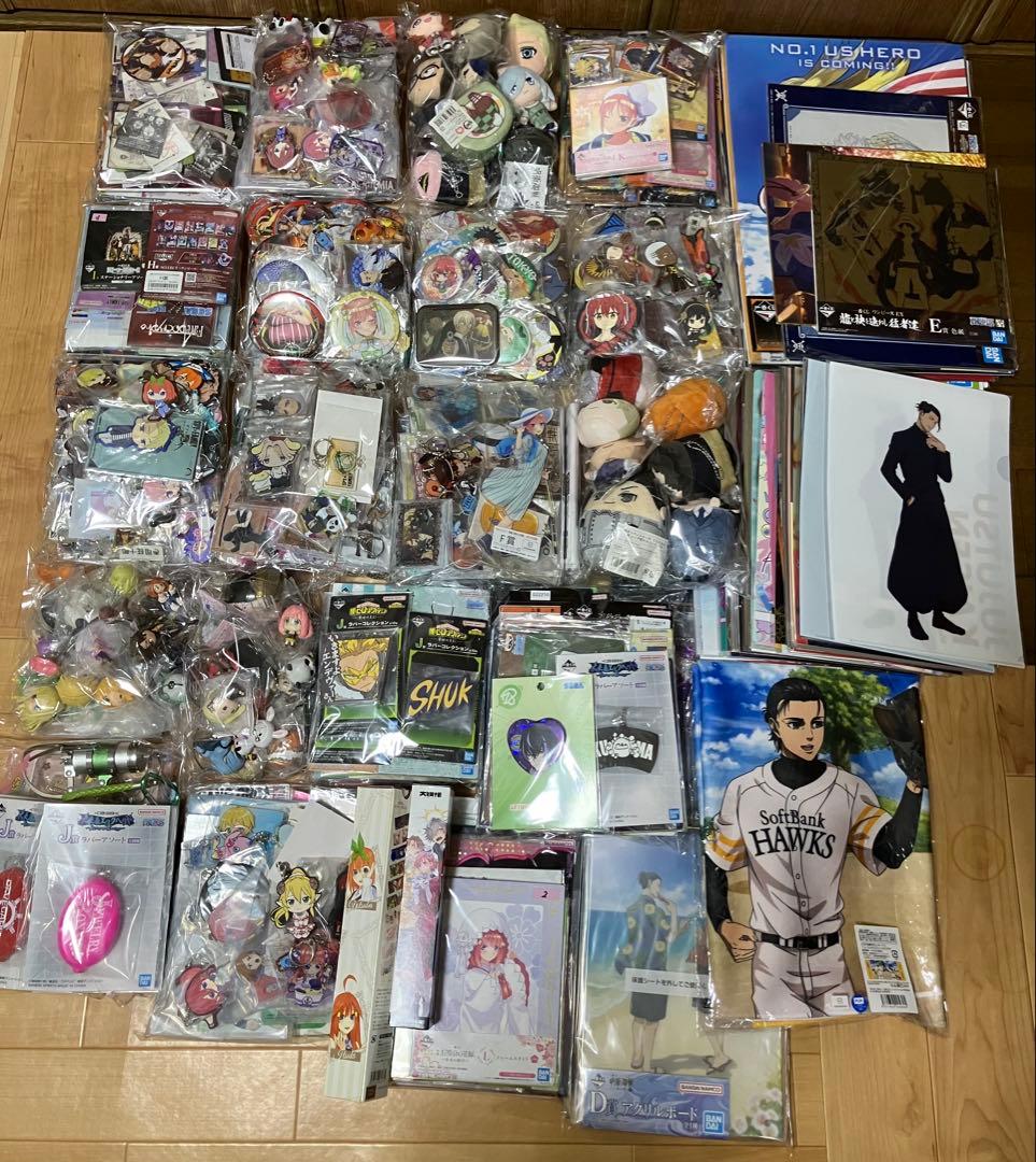 漫画　アニメ　グッズ　缶バッジ　アクリルスタンド　ラバーストラップ　フィギュア