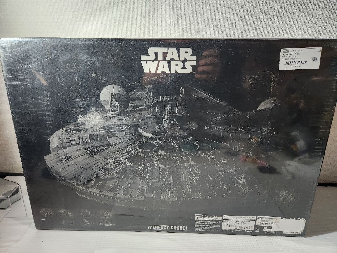 BANDAI PERFECT GRADE ミレニアム・ファルコン 1/72
