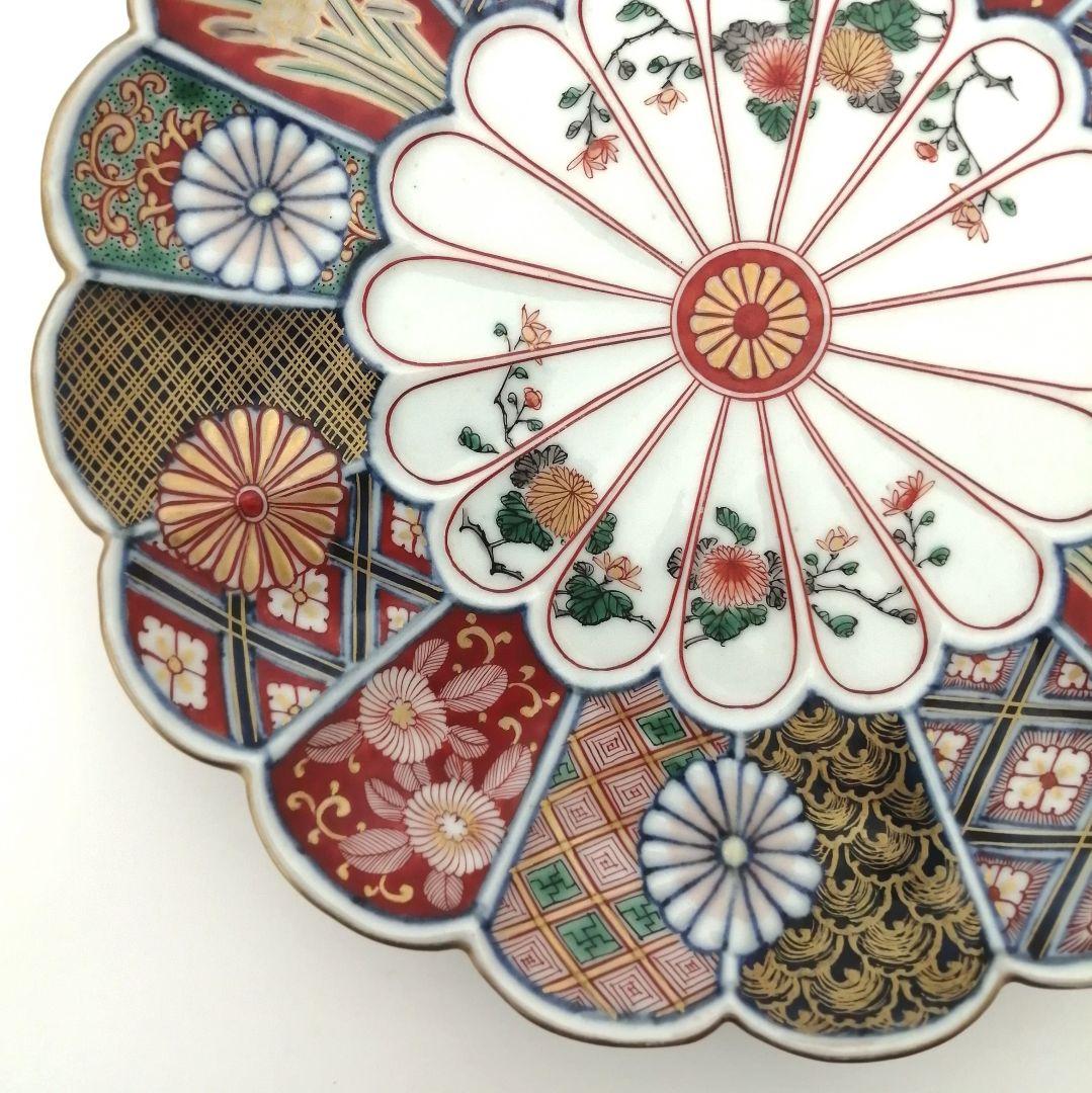 大聖寺伊万里　金襴手　16弁菊花形　色絵金彩　6寸皿
