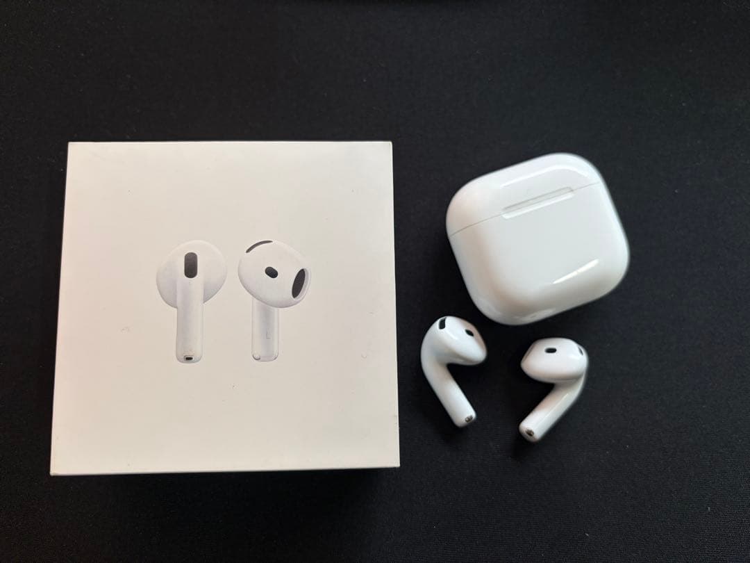 Apple AirPods 4世代本体 充電ケース付き