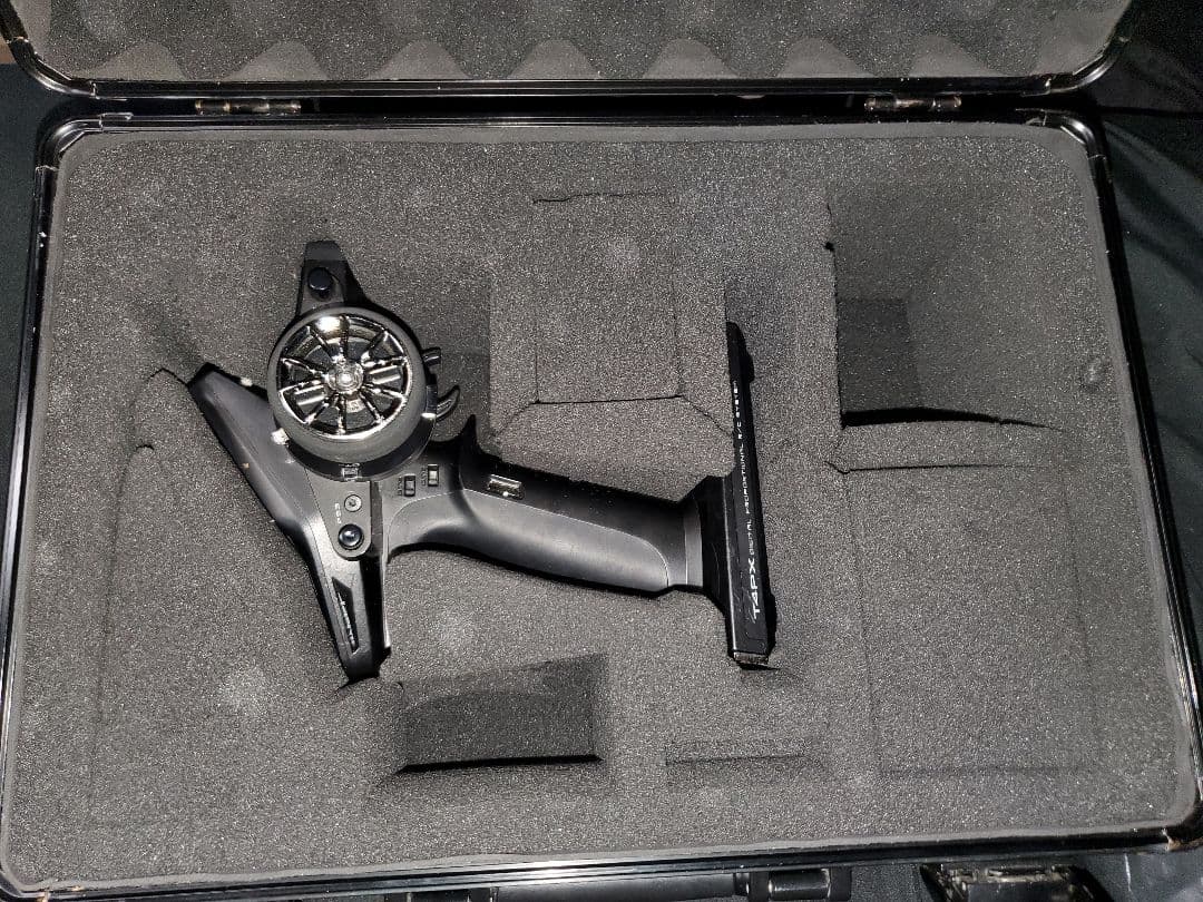 Futaba 4PX T-FHSS ラジコン送信機、受信機、ケース付き✨