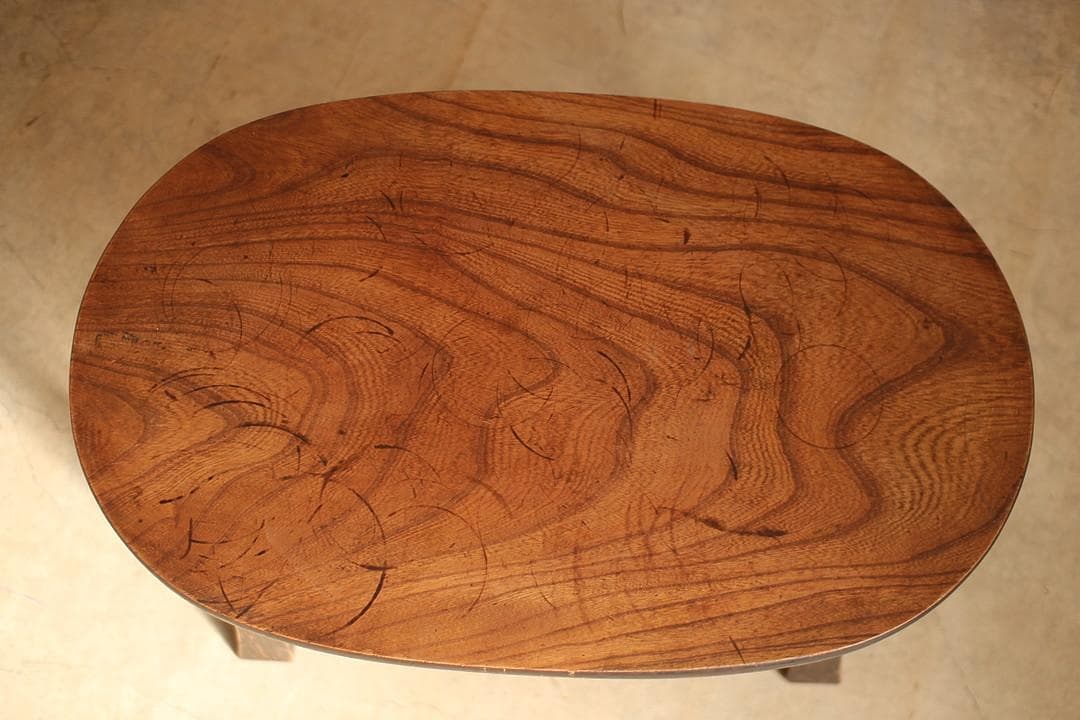 古いオーバル型の小ぶりなテーブル　ちゃぶ台