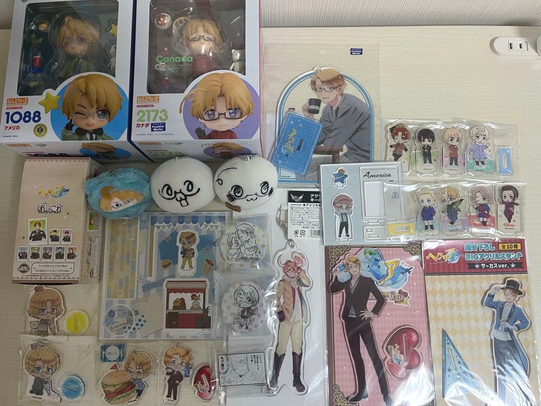 ヘタリア まとめ売り アメリカ中心 アクスタ 缶バッジ ねんどろいど など