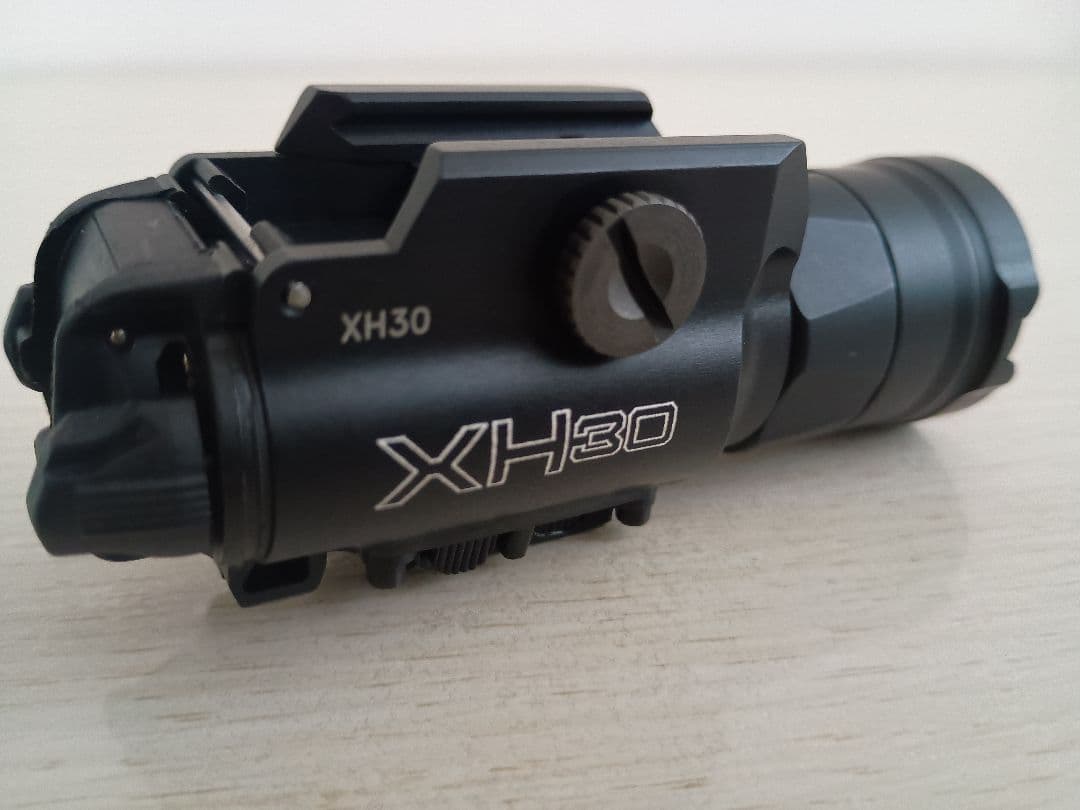 実物 Surefire XH30 1000ルーメン LEDライト