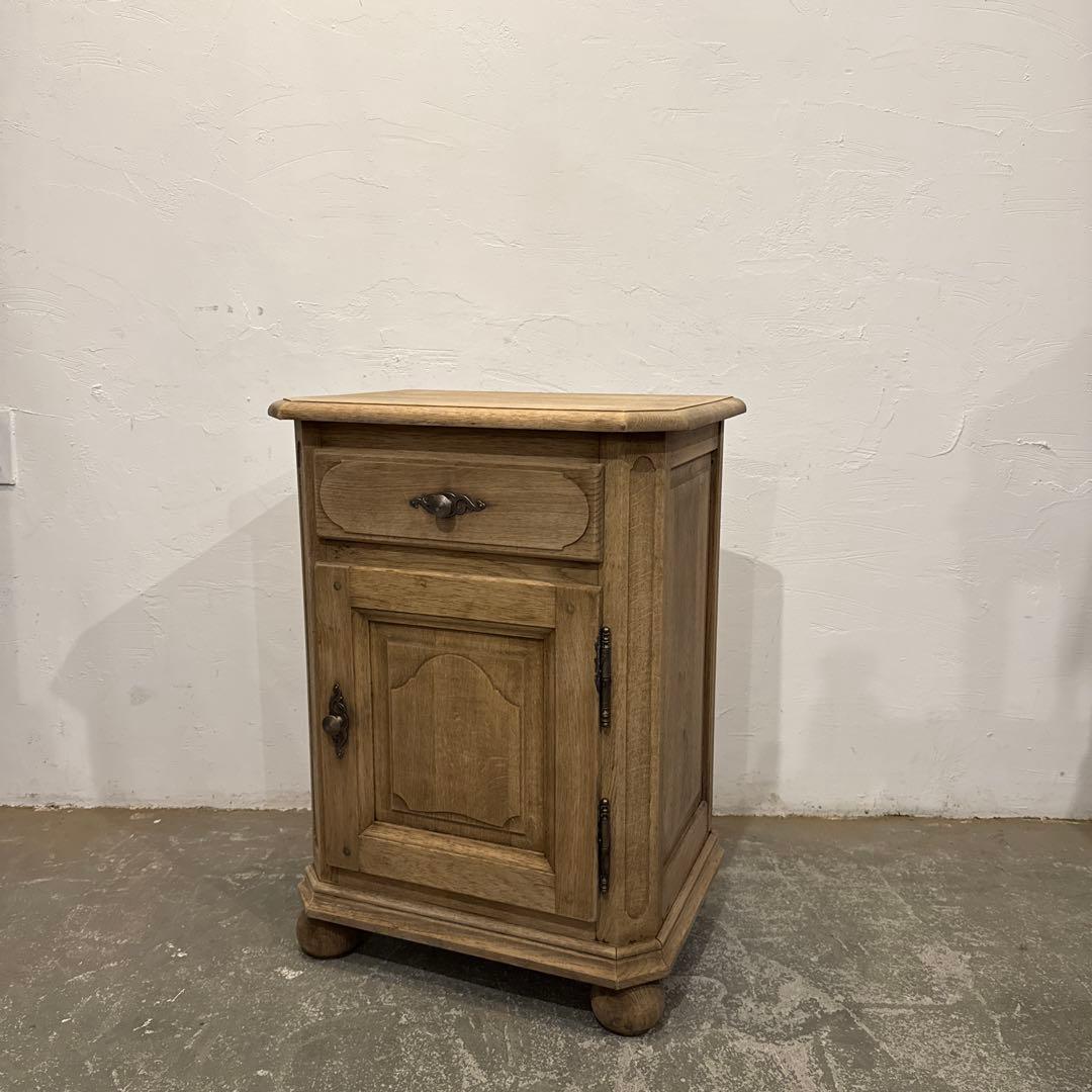 ヴィンテージ　木製サイドテーブル　引き出し／扉収納付き　剥離